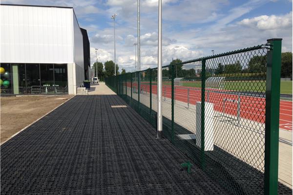 Aménagement piste d'athlétisme en PU et terrain de football naturel - Sportinfrabouw NV
